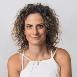 ey-monica-blatyta-perfil